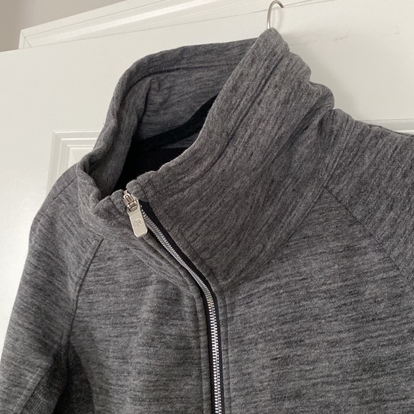 Lululemon Scuba Long Zip up - Picture 2 of 5